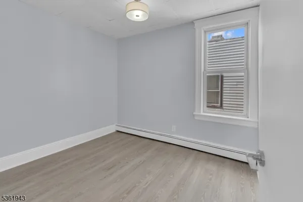 $1,896 | 215 Delaware Street, Unit 6, Elizabeth Port, NJ 07206