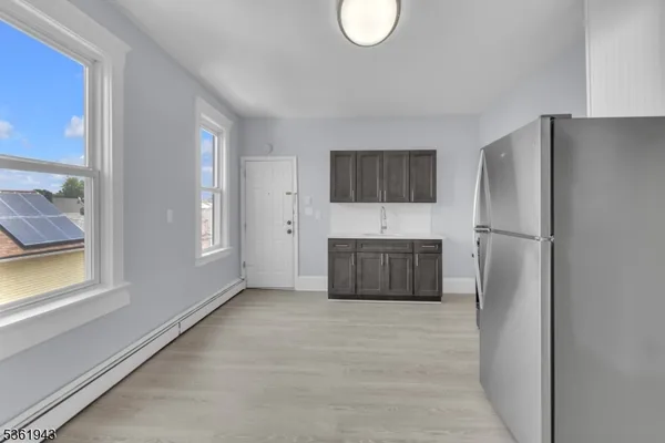 $1,896 | 215 Delaware Street, Unit 6, Elizabeth Port, NJ 07206