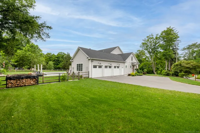 a view of a house with a back yard