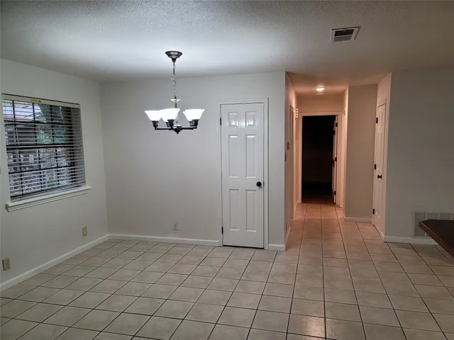 $1,800 | 306 East Anderson Avenue, Round Rock, TX 78664