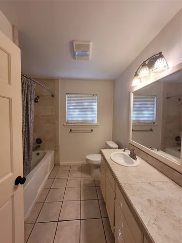 $1,800 | 306 East Anderson Avenue, Round Rock, TX 78664