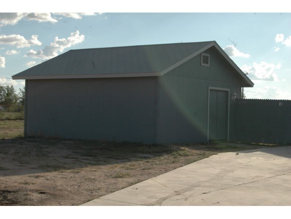 3520 North Reed Road Chino Valley, AZ 86323 - Photo 5 of 7 a backyard of a house