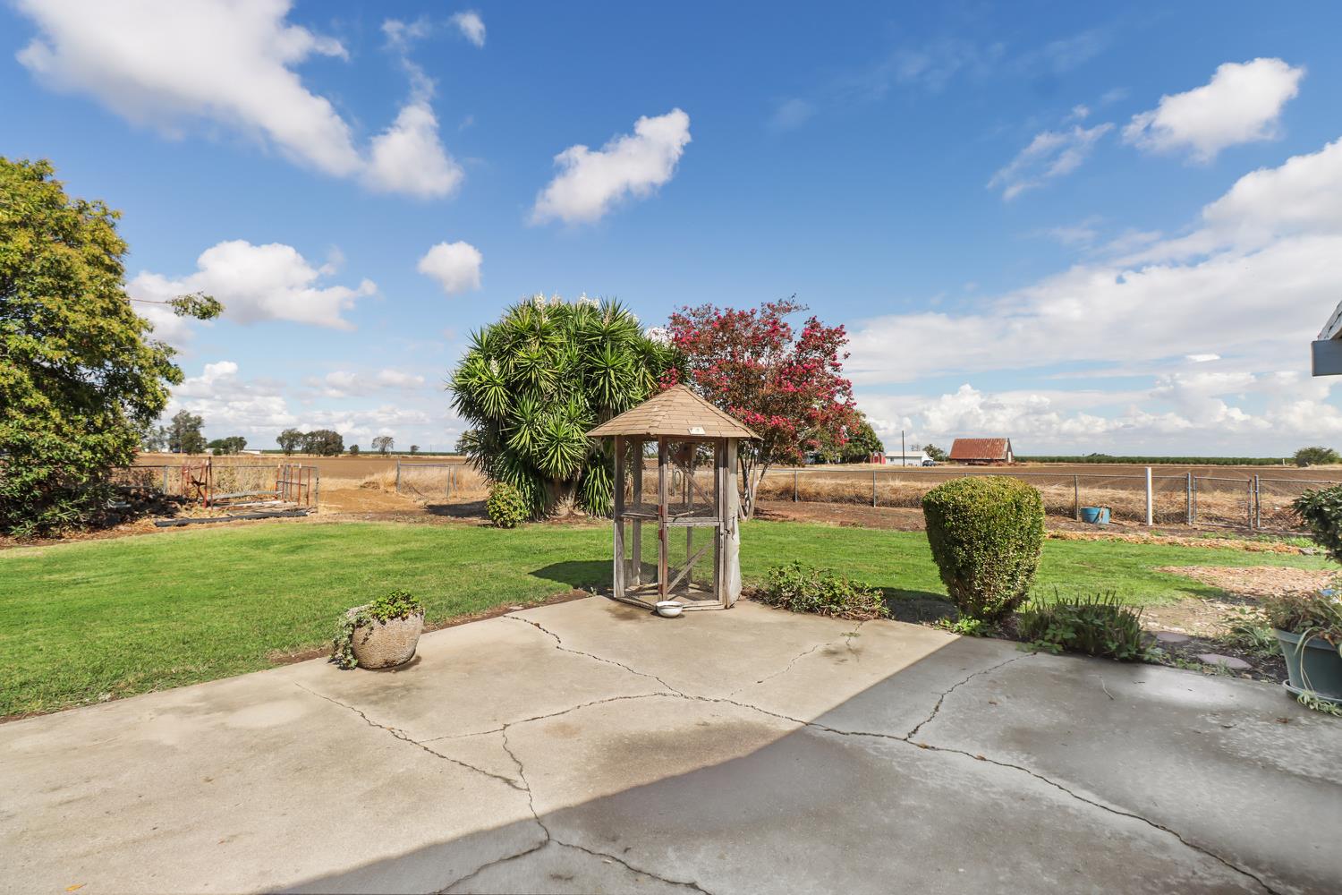 3366 Point Pleasant Road Elk Grove, CA 95757 - Photo 50 of 60 a view of a garden