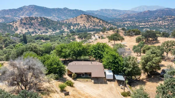 $335,000 | 39569 Clover Lane, Squaw Valley, CA 93675