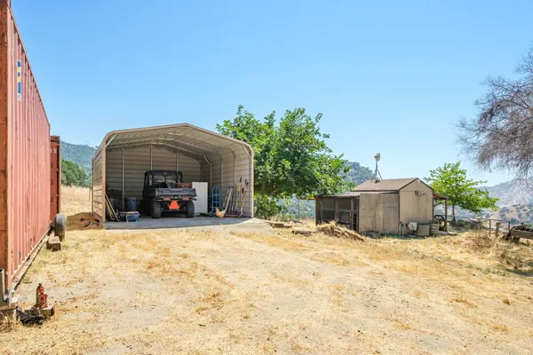 $335,000 | 39569 Clover Lane, Squaw Valley, CA 93675