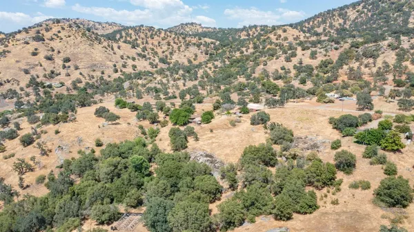 $335,000 | 39569 Clover Lane, Squaw Valley, CA 93675