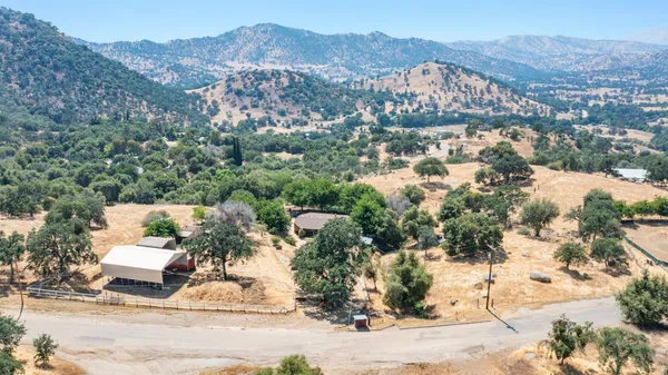 $335,000 | 39569 Clover Lane, Squaw Valley, CA 93675