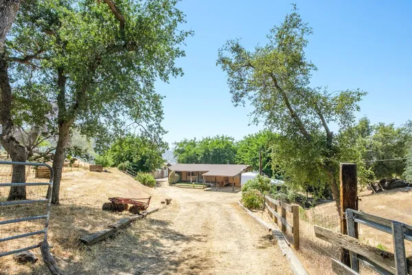 $335,000 | 39569 Clover Lane, Squaw Valley, CA 93675