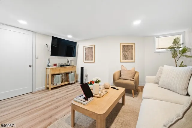 $899,000 | 33 Mapes Avenue, Newark, NJ 07112