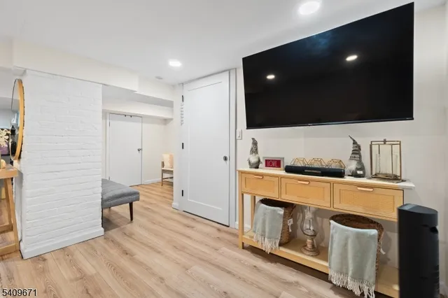 $899,000 | 33 Mapes Avenue, Newark, NJ 07112