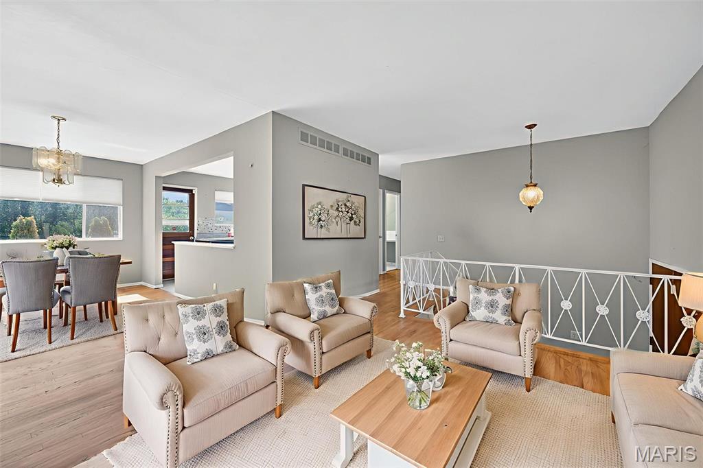 8936 Pardee Road St. Louis, MO 63123 - Photo 4 of 44 Gallery Image 4