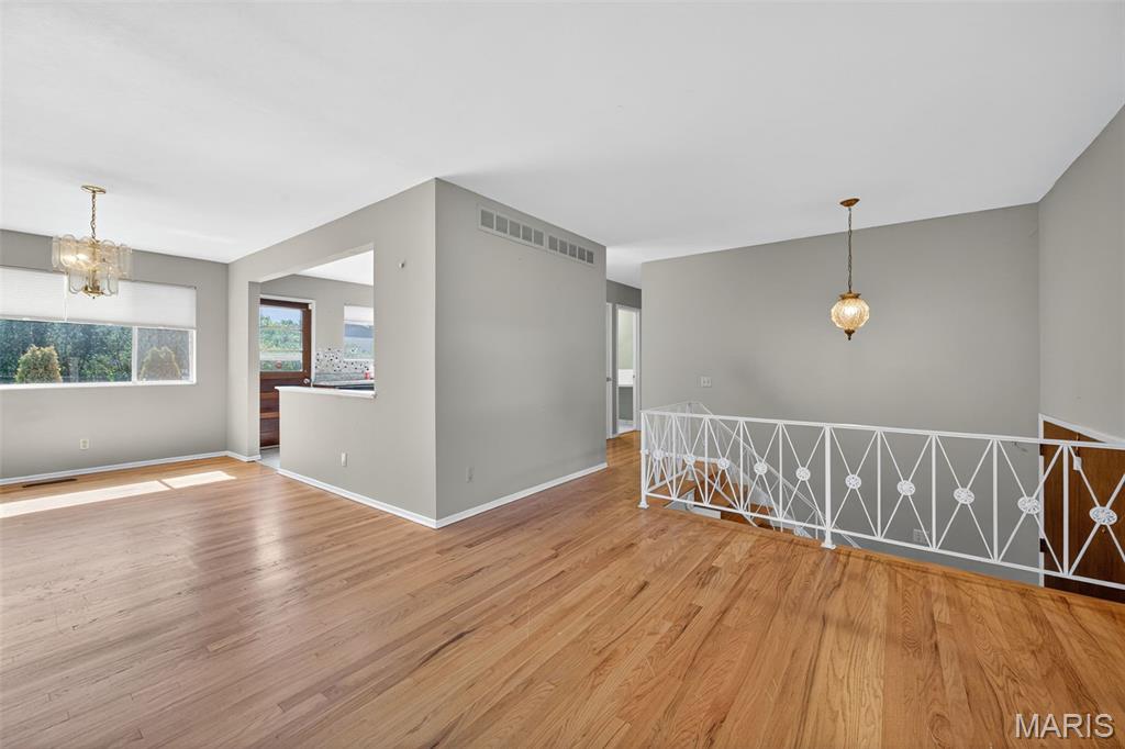 8936 Pardee Road St. Louis, MO 63123 - Photo 5 of 44 Gallery Image 5