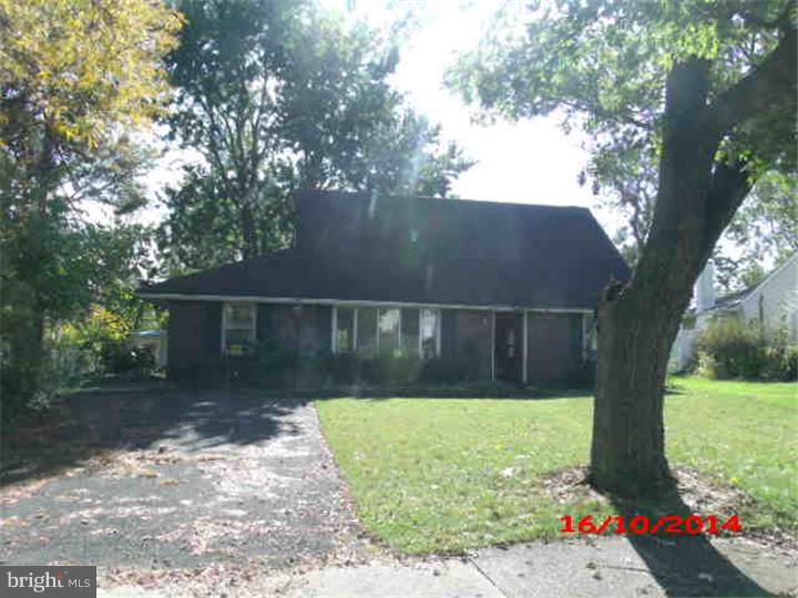 11 Gardenia Road Levittown, PA 19057 - Photo 1 of 8 Gallery Image 1