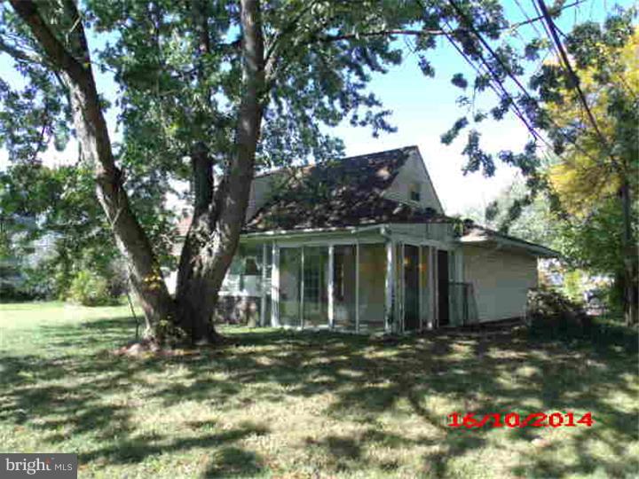 11 Gardenia Road Levittown, PA 19057 - Photo 3 of 8 Gallery Image 3