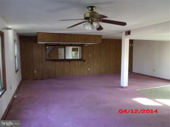 11 Gardenia Road Levittown, PA 19057 - Photo 4 of 8 Gallery Image 4