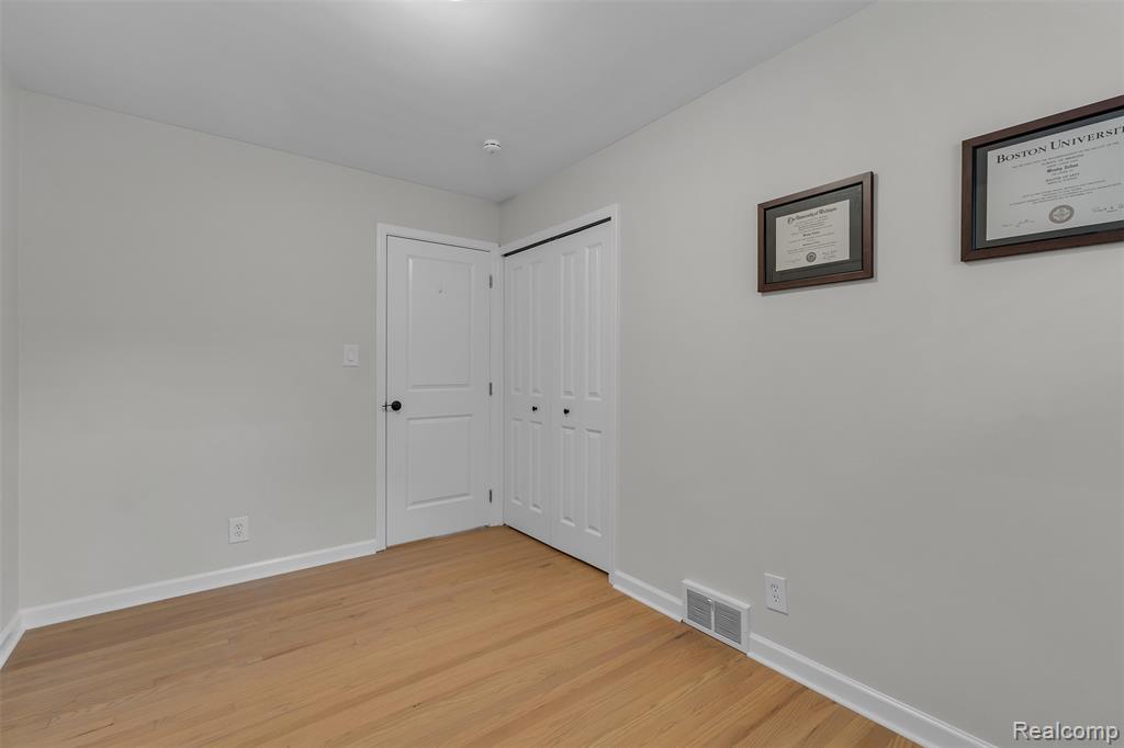 765 Vernier Road Grosse Pointe Woods, MI 48236 - Photo 30 of 49