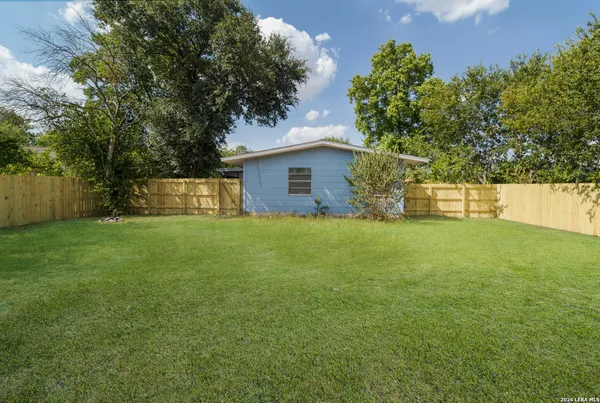 $1,425 | 5846 Castle, San Antonio, TX 78218