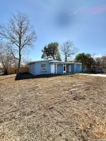 $1,425 | 5846 Castle, San Antonio, TX 78218