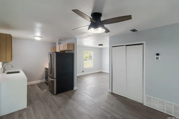 $1,425 | 5846 Castle, San Antonio, TX 78218