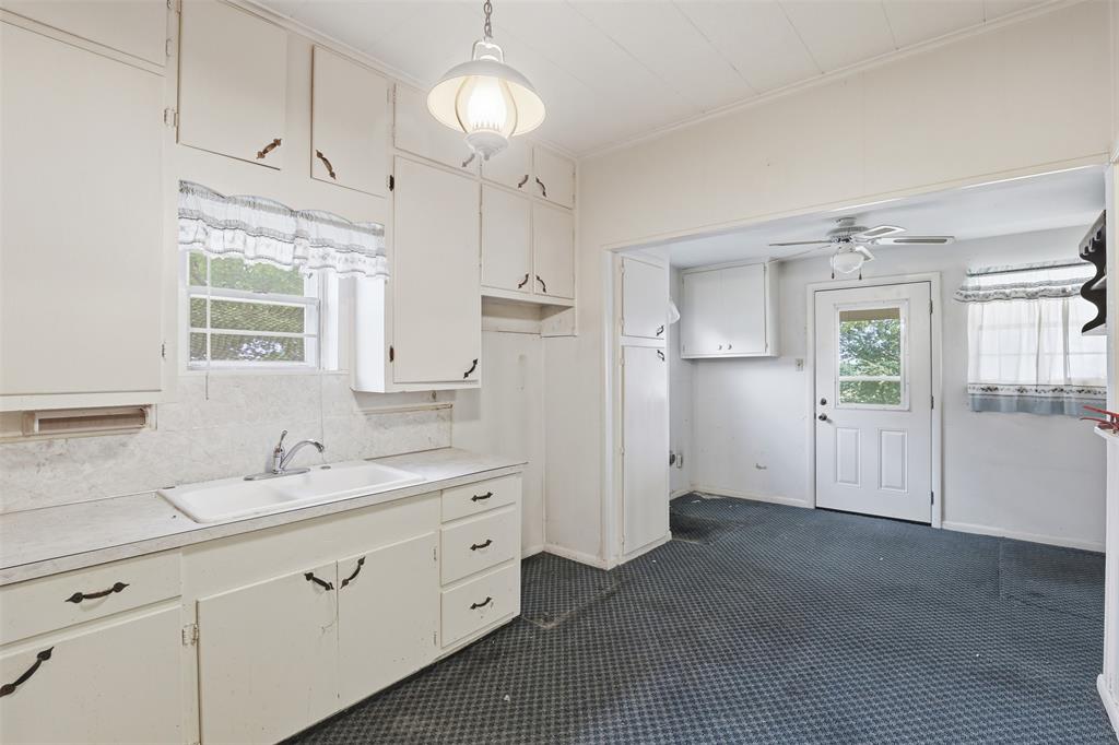 820 Goshen Road Springtown, TX 76082 - Photo 4 of 13