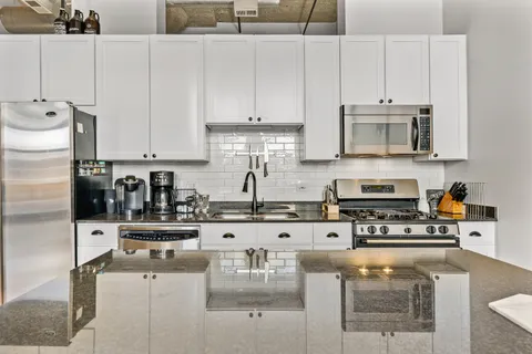 $475,000 | 758 North Larrabee Street, Unit 305, Chicago, IL 60654