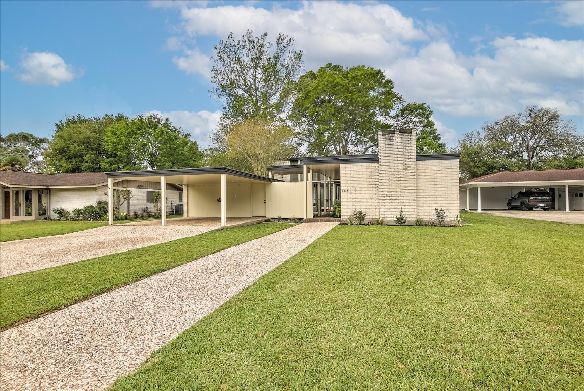 147 Valley Drive Liberty, TX 77575 - Photo 2 of 42