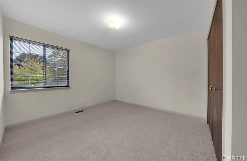 309 Coldiron Drive Rochester Hills, MI 48307 - Photo 25 of 35