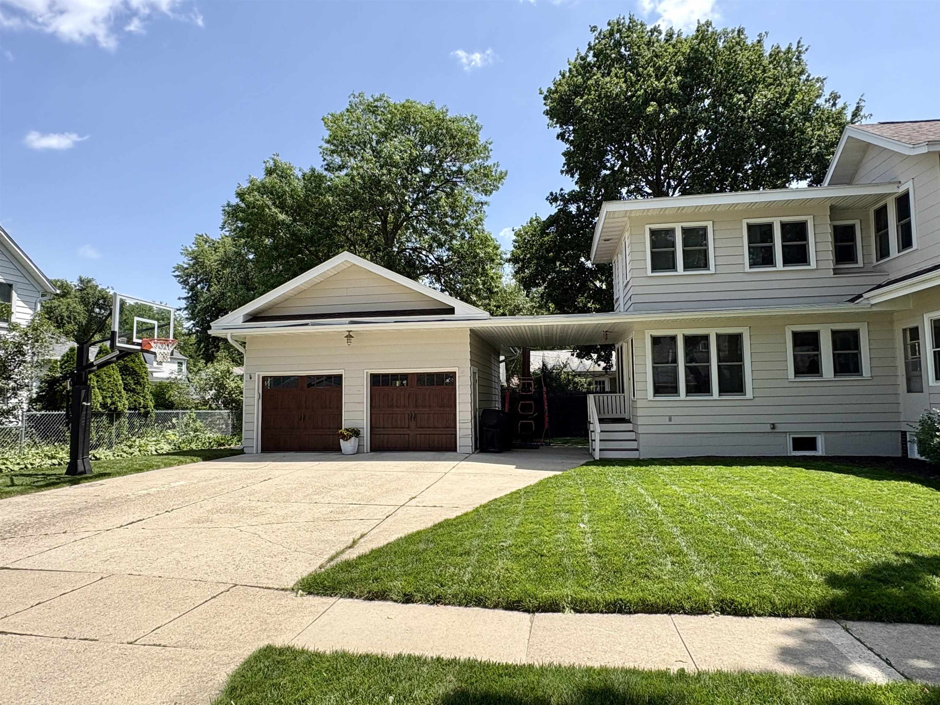 7226 Hubbard Avenue Middleton, WI 53562 - Photo 12 of 54