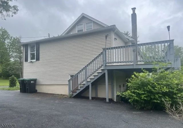 a view of a house with a small yard and plants