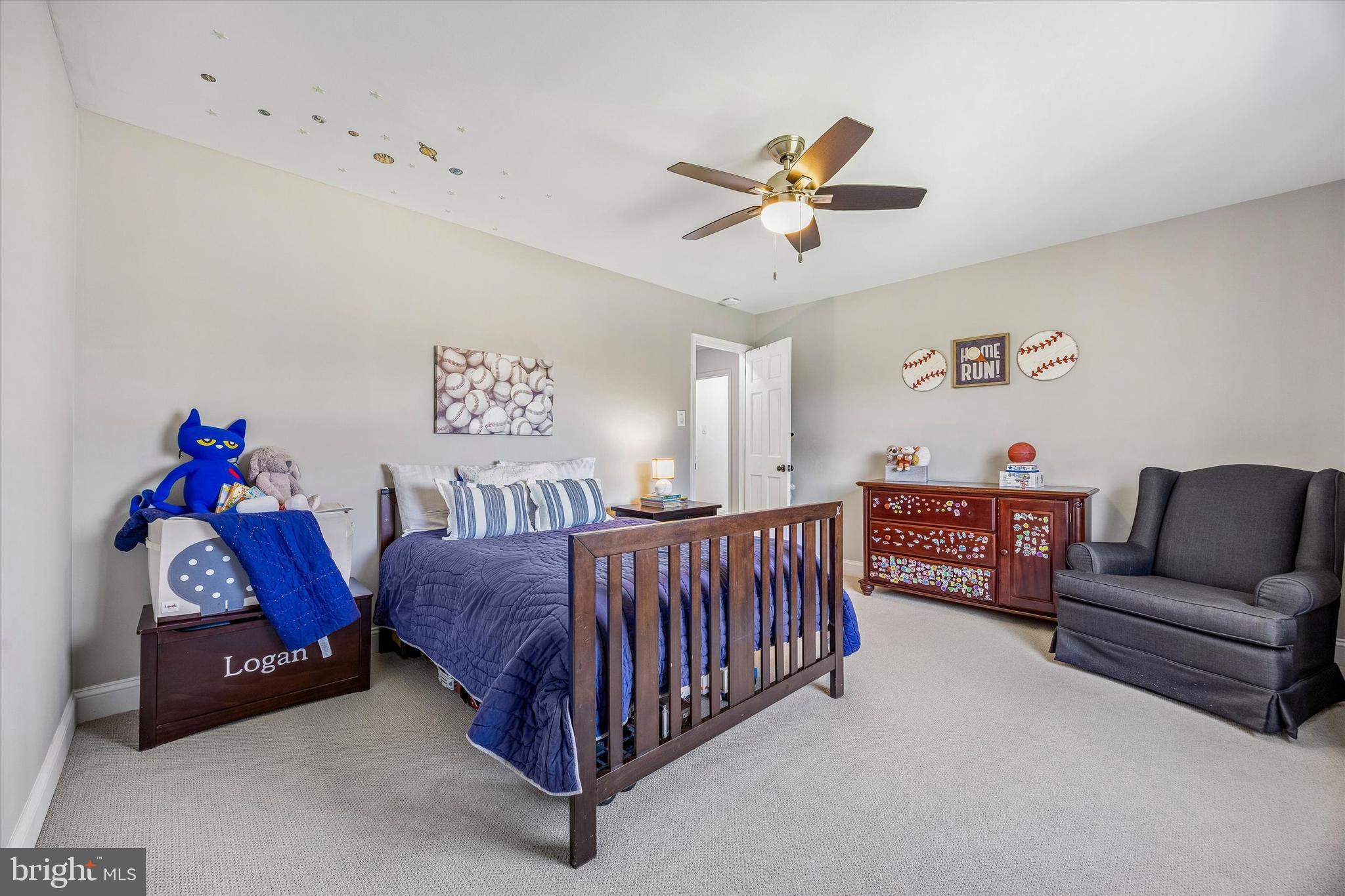 872 Roscommon Road Bryn Mawr, PA 19010 - Photo 32 of 49 a bed room with a bed and a couch