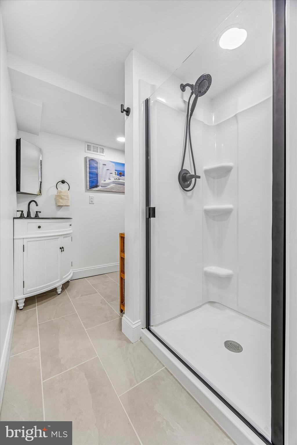 872 Roscommon Road Bryn Mawr, PA 19010 - Photo 44 of 49 a bathroom with a shower