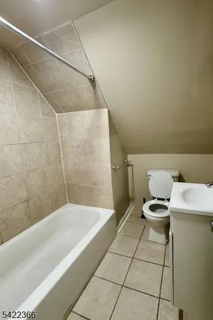 $1,050 | 362 Sanford Avenue, Unit 3F, Newark, NJ 07106