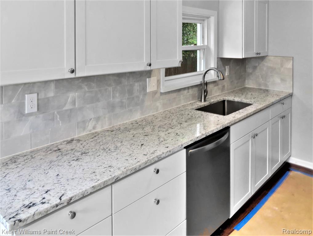 3259 Kenmore Road Berkley, MI 48072 - Photo 5 of 19