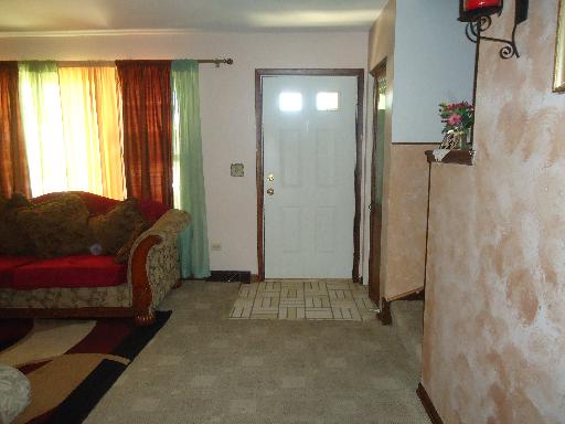 1186 Ridgeway Drive Elgin, IL 60123 - Photo 2 of 16