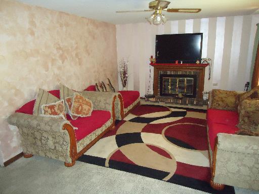 1186 Ridgeway Drive Elgin, IL 60123 - Photo 3 of 16