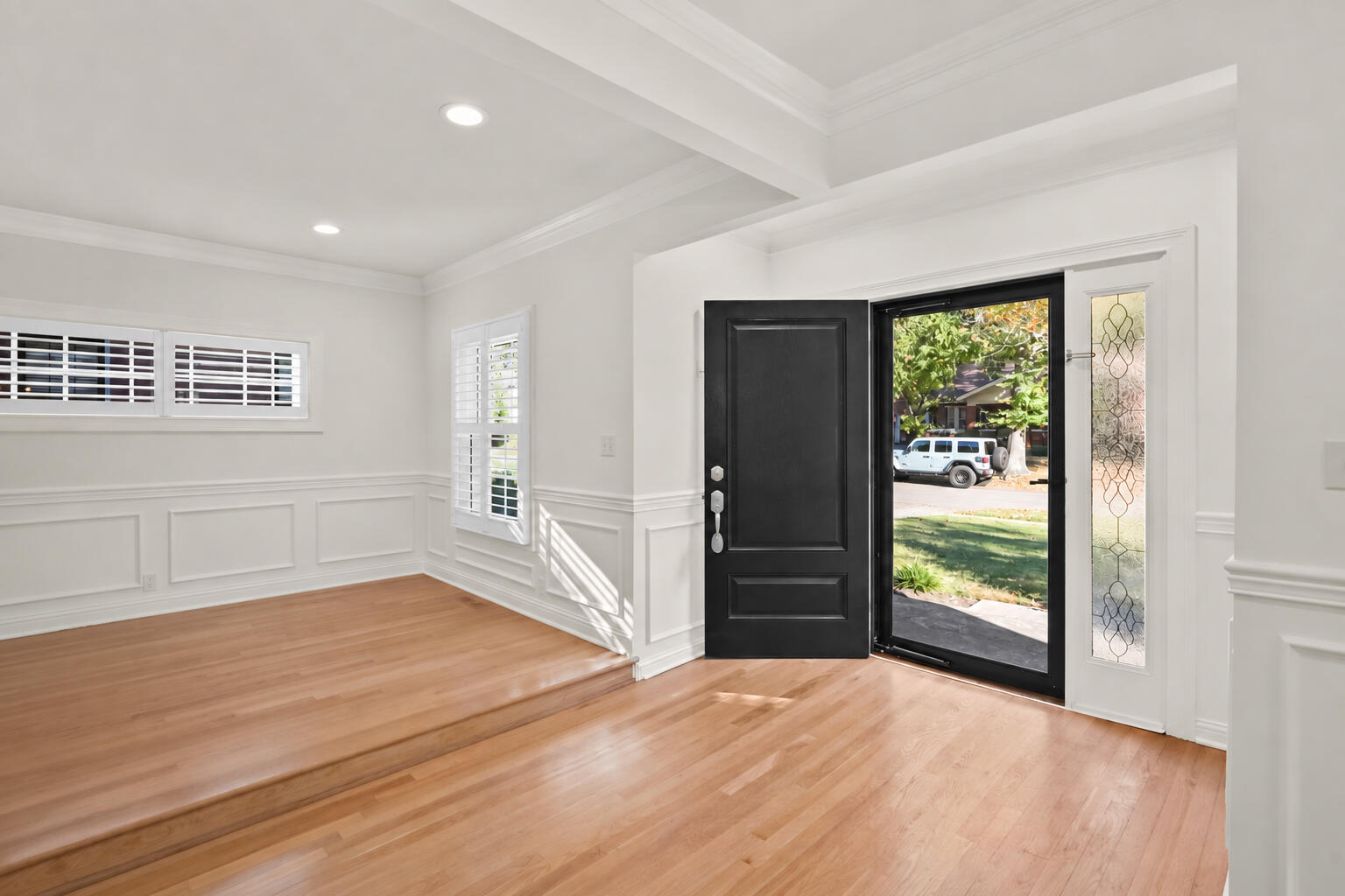 331 Ridgeway Road Lexington, KY 40502 - Photo 4 of 48 Front Entry