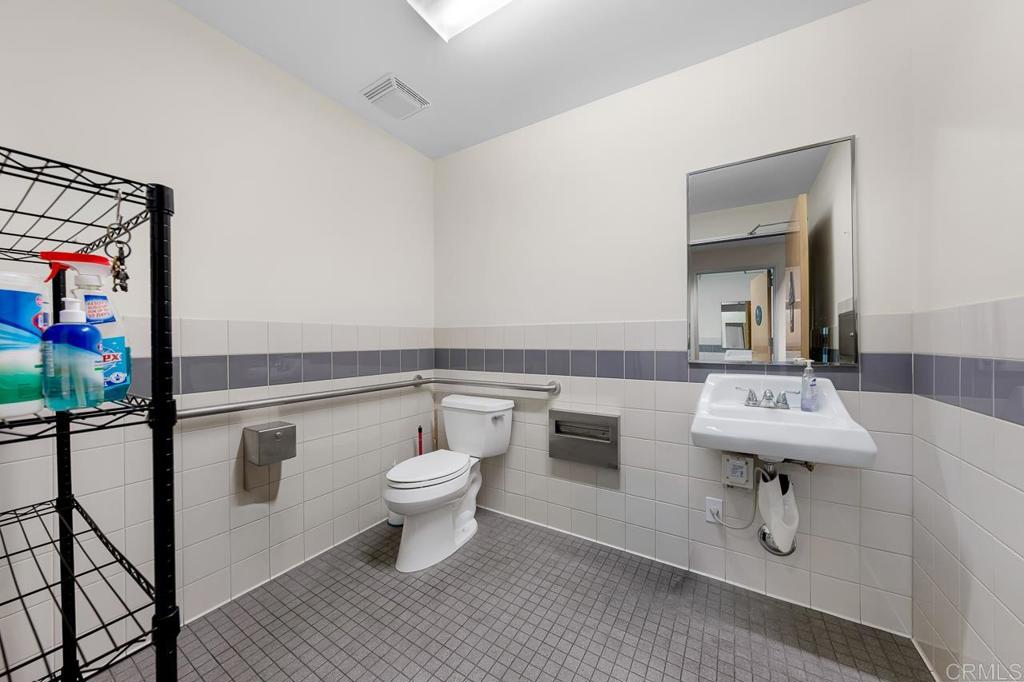 859 Bowsprit Road Chula Vista, CA 91914 - Photo 20 of 30 a bathroom with a sink toilet and a mirror