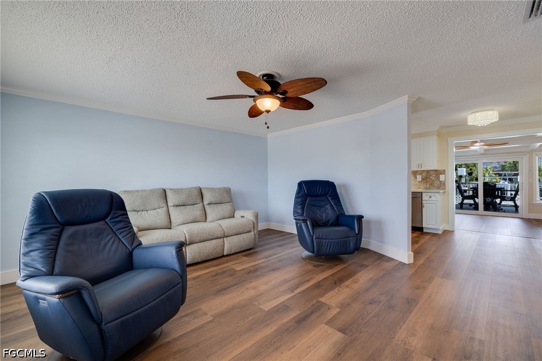 2639 Bridgeview Street Matlacha, FL 33993 - Photo 8 of 28 a living room with furniture