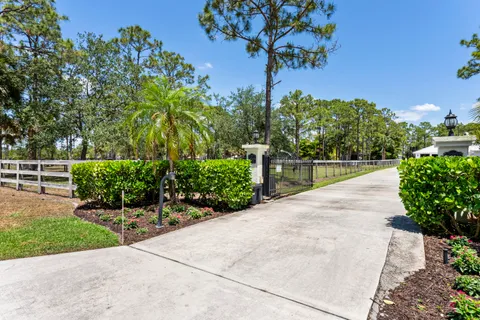 $3,075,000 | 14819 Broken Arrow Place, Palm Beach Gardens, FL 33418