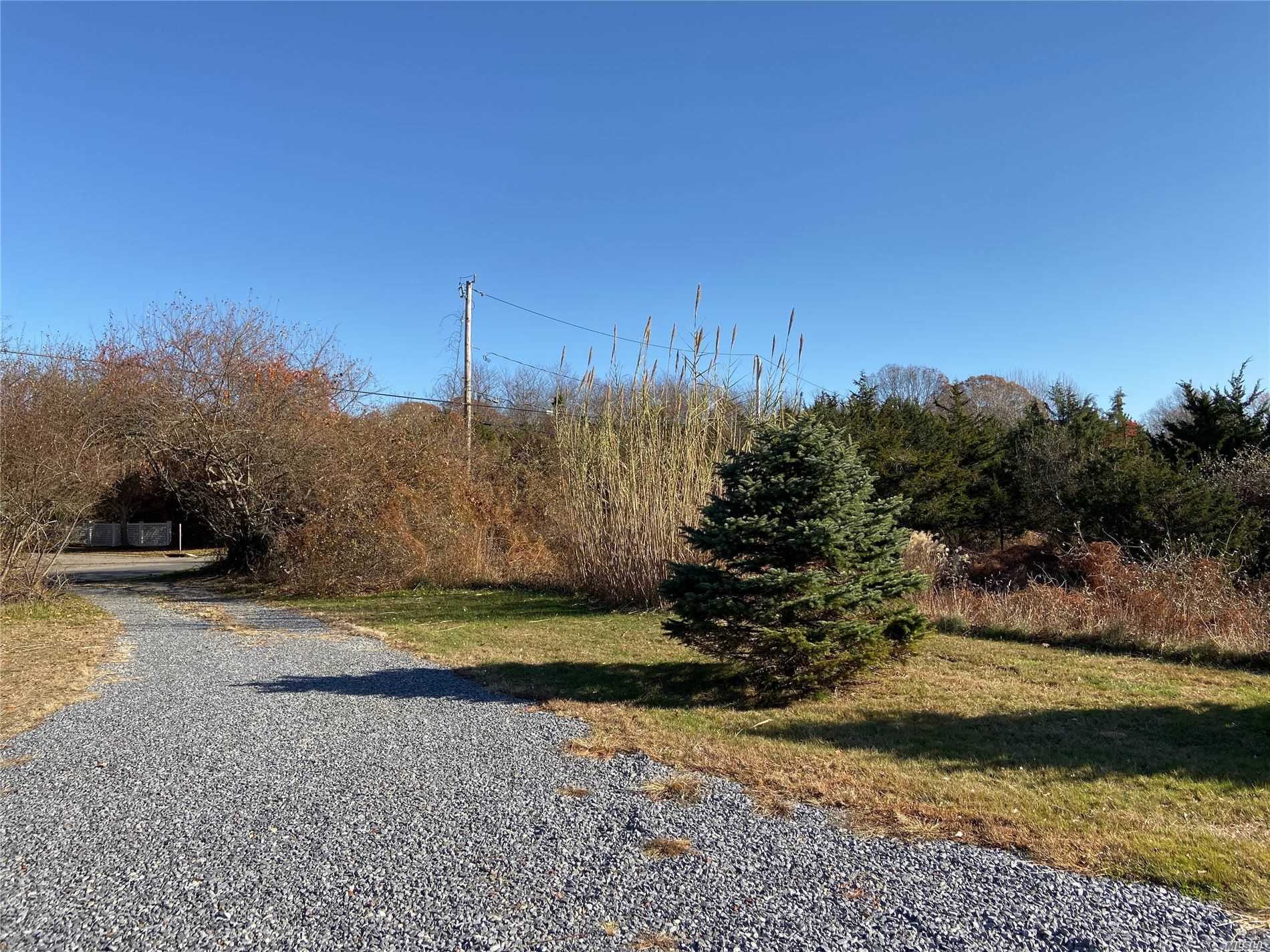2160 North Bayview Rd Extension Southold, NY 11971 - Photo 2 of 13 Driveway Wrap around