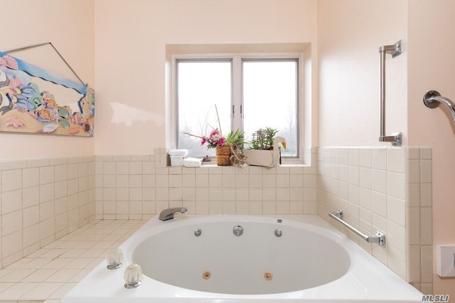 2160 North Bayview Rd Extension Southold, NY 11971 - Photo 10 of 13 Bathroom
