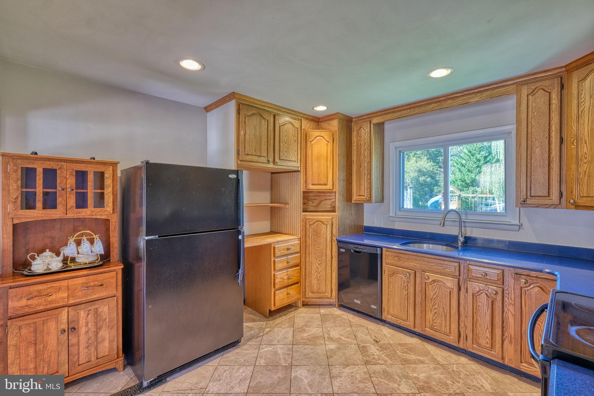 8384 Lockwood Road Pasadena, MD 21122 - Photo 4 of 21 Kitchen