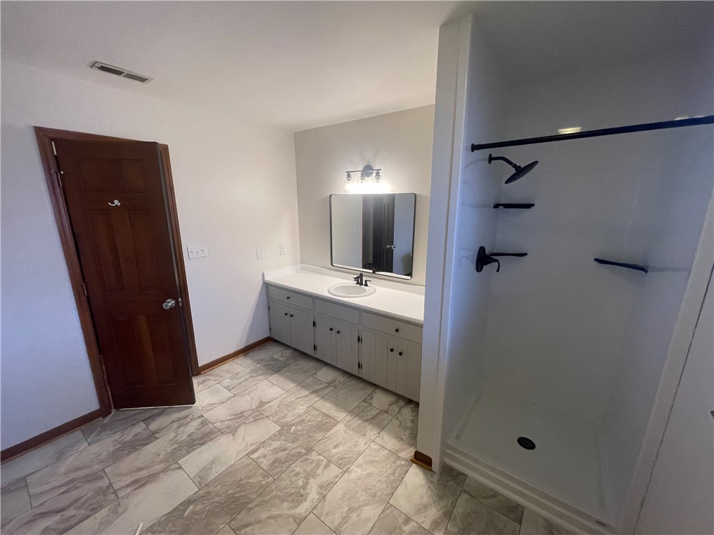 236 Issaqueena Drive Central, SC 29630 - Photo 24 of 40 Spacious upstairs bathroom suite