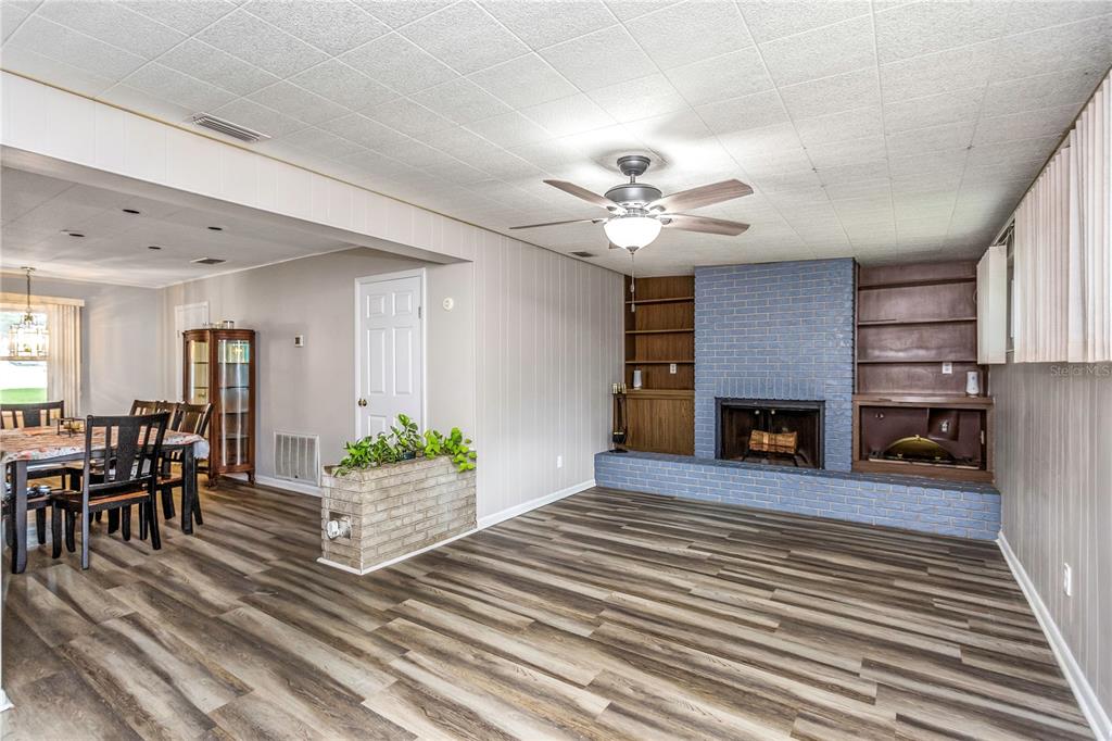 310 Terrace Drive Brandon, FL 33510 - Photo 9 of 80 a view of a livingroom with furniture and a kitchen