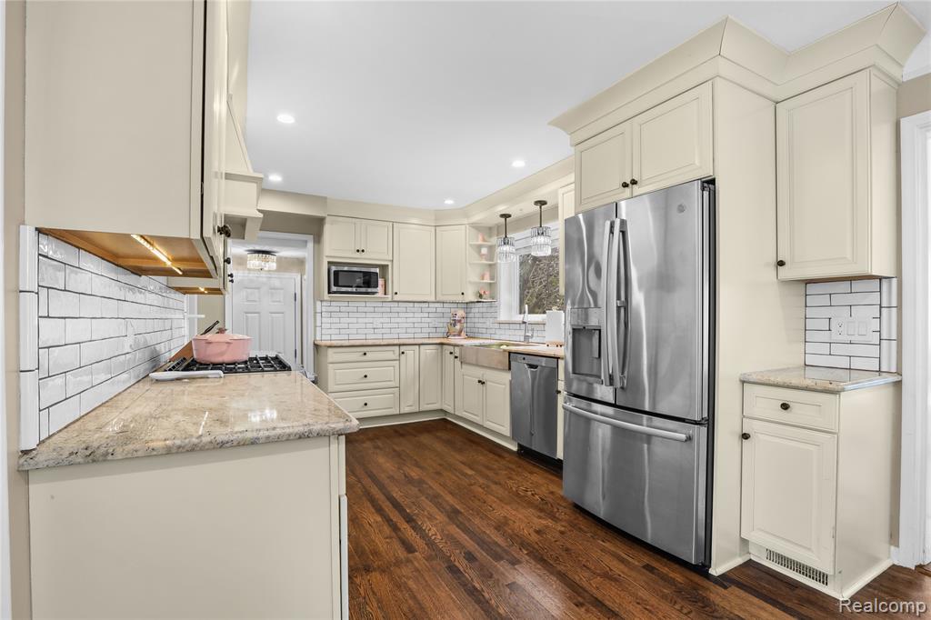 407 Moran Road Grosse Pointe Farms, MI 48236 - Photo 6 of 41