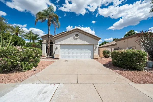 $2,400 | 20717 North 59th Drive, Glendale, AZ 85308