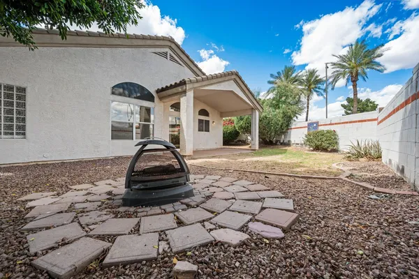 $2,400 | 20717 North 59th Drive, Glendale, AZ 85308