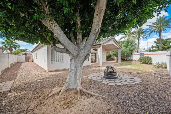 $2,400 | 20717 North 59th Drive, Glendale, AZ 85308