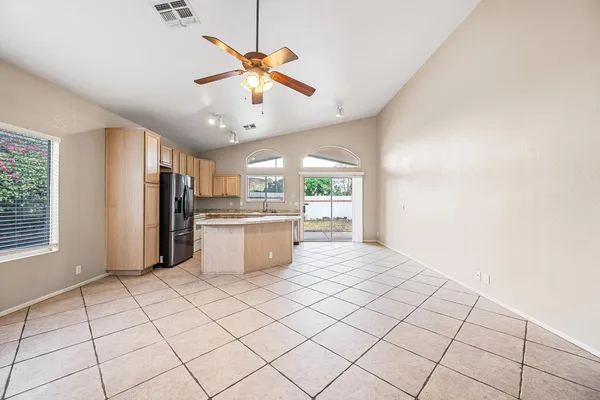 $2,400 | 20717 North 59th Drive, Glendale, AZ 85308