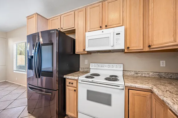 $2,400 | 20717 North 59th Drive, Glendale, AZ 85308